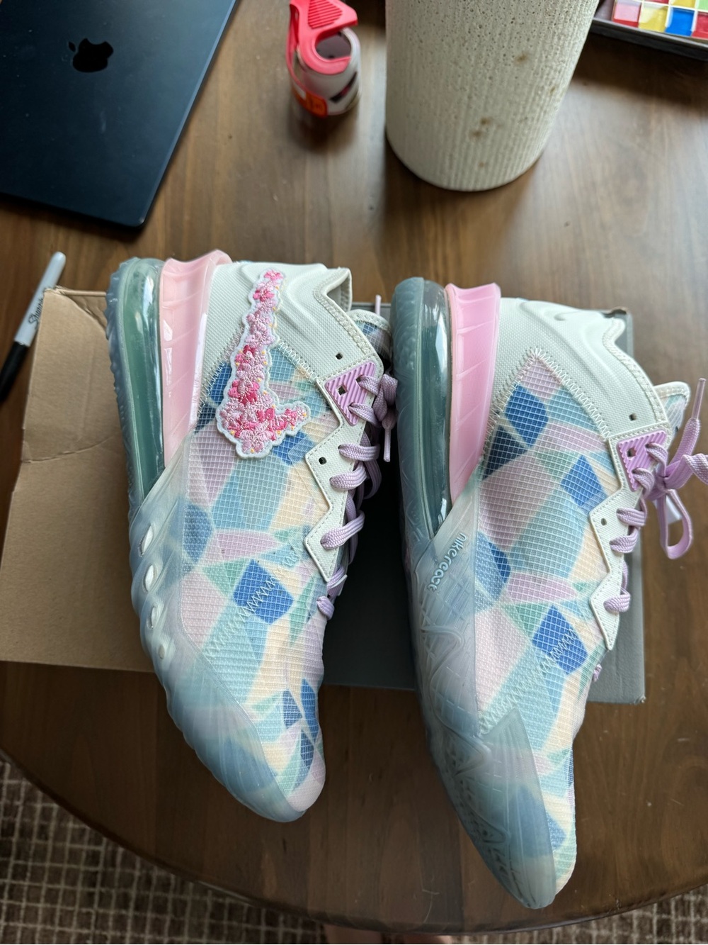 Nike x Atmos LeBron 18 “Cherry Blossom” CV7562-101 - Picture 6 of 9